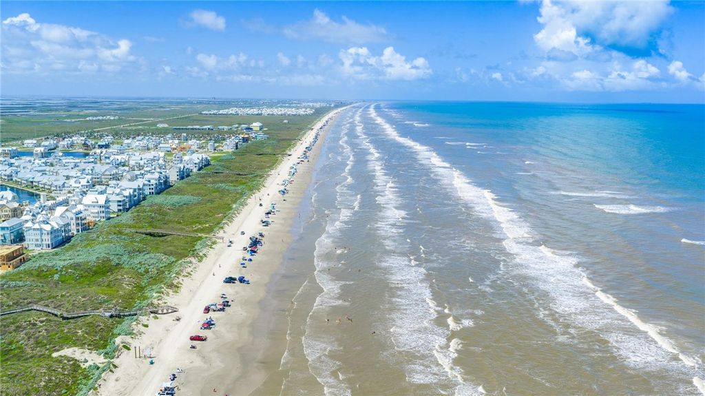154 Mariners Dr, Port Aransas, TX 78373 — photo 2