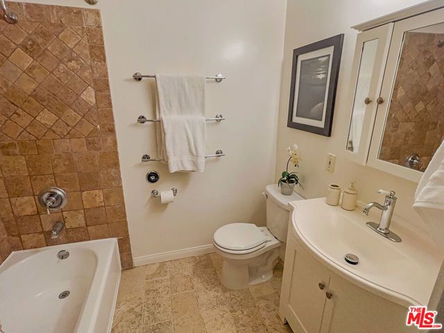 2624 Kansas Avenue 11, Santa Monica, CA 90404