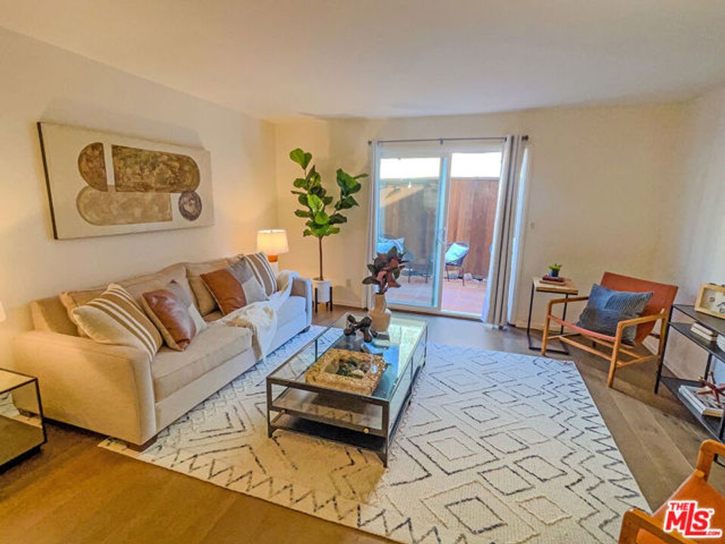 2624 Kansas Avenue 11, Santa Monica, CA 90404