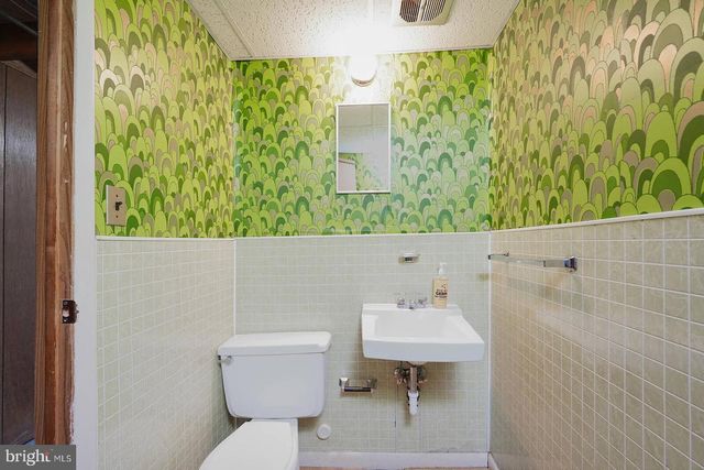 9403 AVENEL RD, Silver Spring, MD 20903