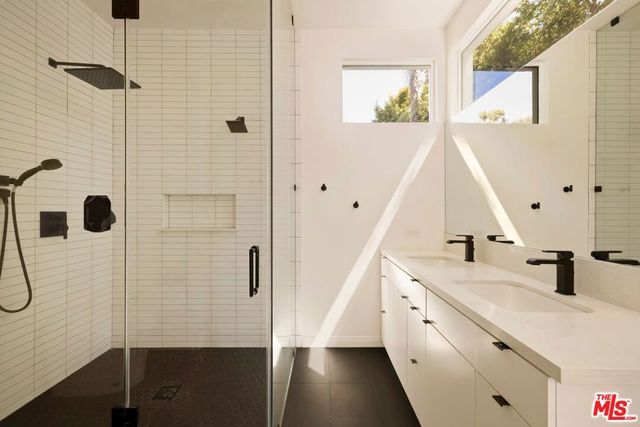 3414 N Knoll Drive, Los Angeles, CA 90068