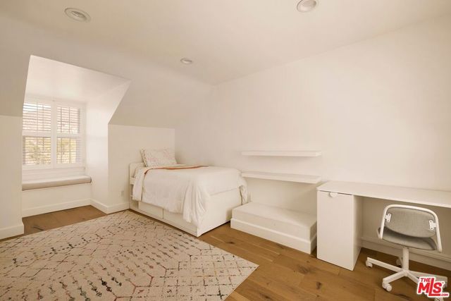 3414 N Knoll Drive, Los Angeles, CA 90068