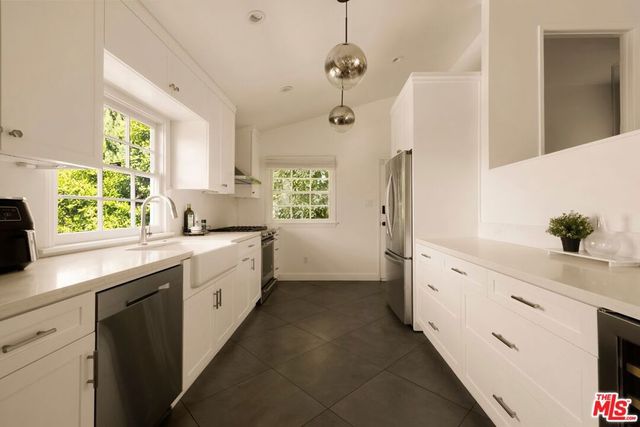 3414 N Knoll Drive, Los Angeles, CA 90068