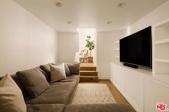 3414 N Knoll Drive, Los Angeles, CA 90068