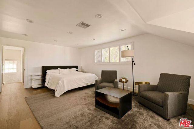 3414 N Knoll Drive, Los Angeles, CA 90068