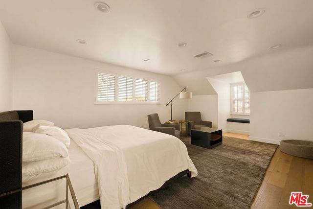 3414 N Knoll Drive, Los Angeles, CA 90068