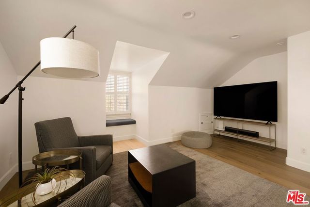 3414 N Knoll Drive, Los Angeles, CA 90068