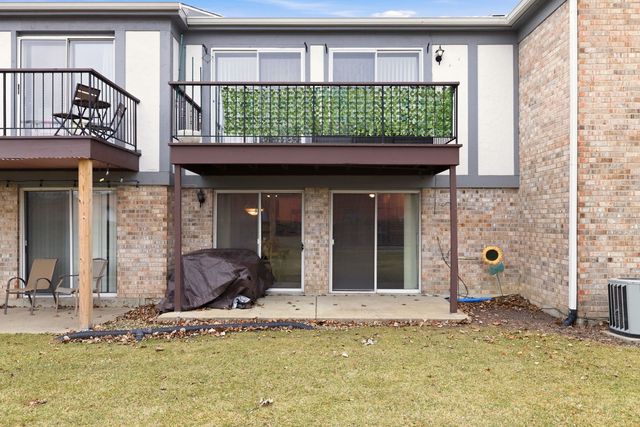 1215 Williamsport Drive 2, Westmont, IL 60559