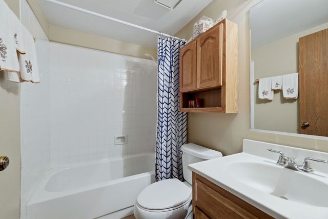 1215 Williamsport Drive 2, Westmont, IL 60559