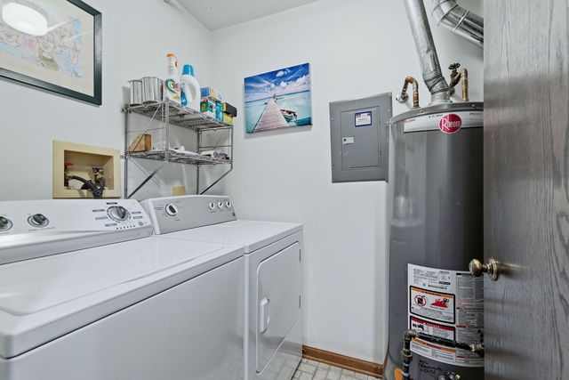 1215 Williamsport Drive 2, Westmont, IL 60559