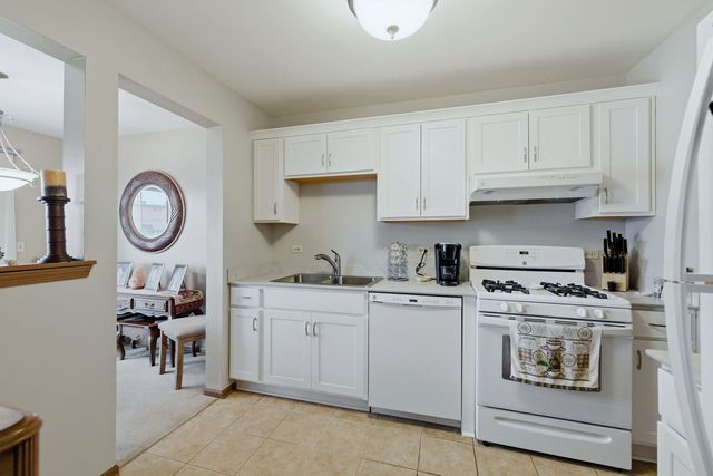 1215 Williamsport Drive 2, Westmont, IL 60559