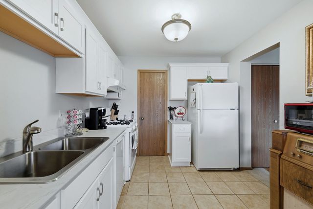 1215 Williamsport Drive 2, Westmont, IL 60559