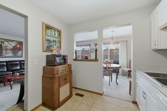 1215 Williamsport Drive 2, Westmont, IL 60559