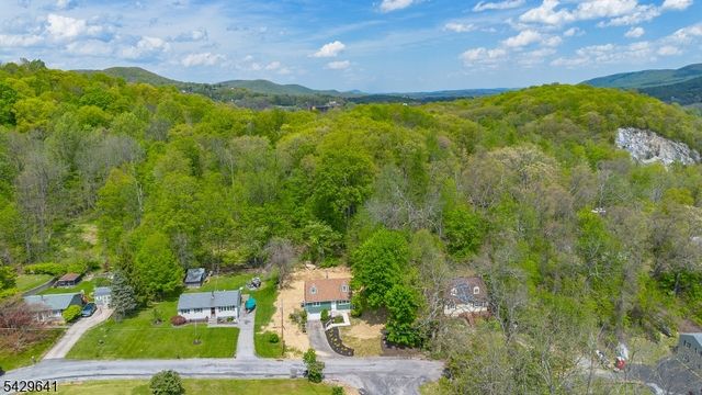 8 Andrea Dr, Vernon Twp., NJ 07462