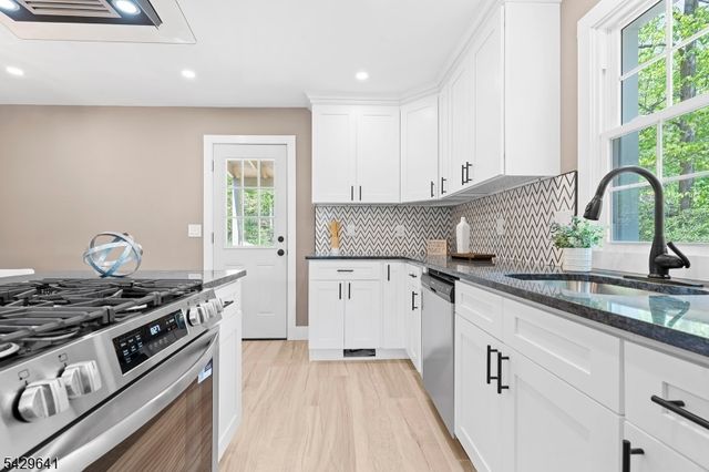 8 Andrea Dr, Vernon Twp., NJ 07462