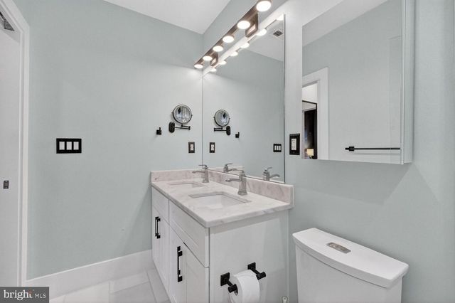 2214 NORTH CAPITOL ST NW, Washington, DC 20002
