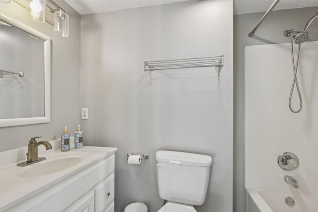 5132 Westwood Drive, West Des Moines, IA 50265