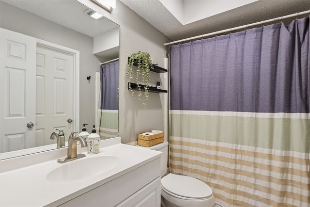 5132 Westwood Drive, West Des Moines, IA 50265