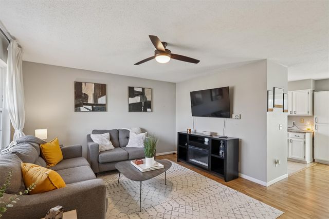 5132 Westwood Drive, West Des Moines, IA 50265