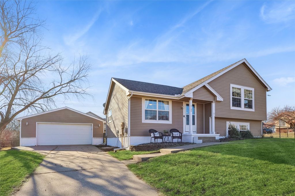 5132 Westwood Drive, West Des Moines, IA 50265