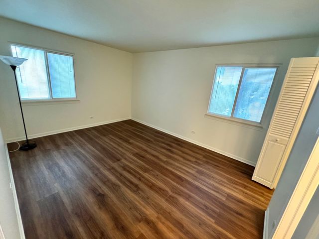 1460 Fairlane Drive 311, Schaumburg, IL 60193