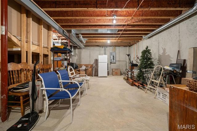 5230 Hollow Wood Court, St Louis, MO 63128
