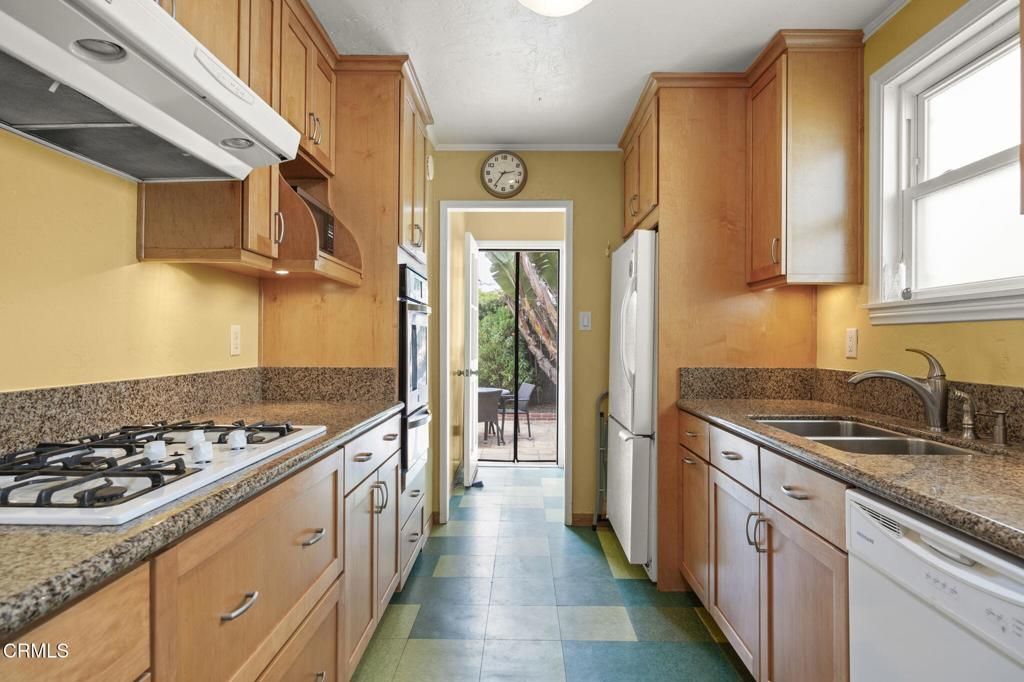 Image 13 of property listing at 345 Melrose Drive, Oxnard, CA 93035