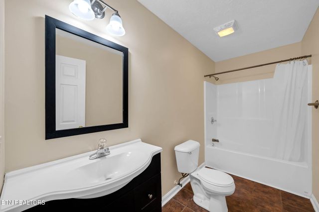 1690 River Bend Rd, Sevierville, TN 37876