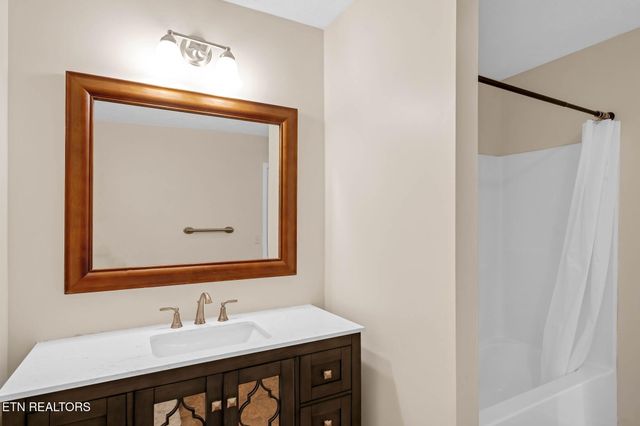 1690 River Bend Rd, Sevierville, TN 37876