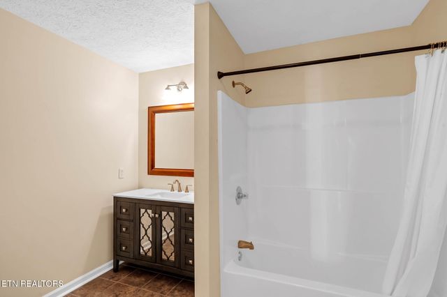 1690 River Bend Rd, Sevierville, TN 37876