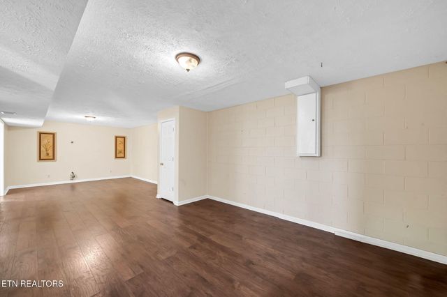 1690 River Bend Rd, Sevierville, TN 37876