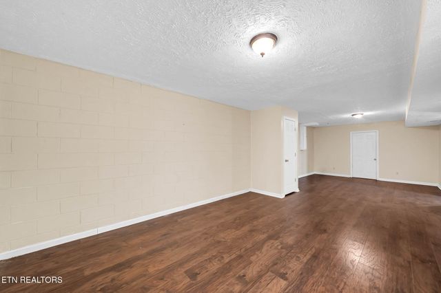 1690 River Bend Rd, Sevierville, TN 37876