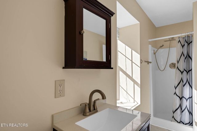 1690 River Bend Rd, Sevierville, TN 37876