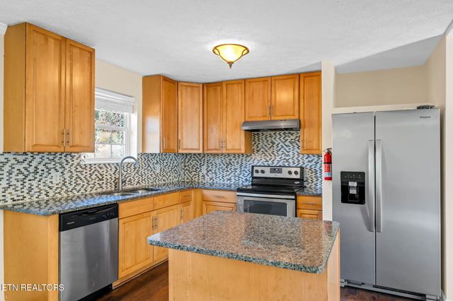 1690 River Bend Rd, Sevierville, TN 37876