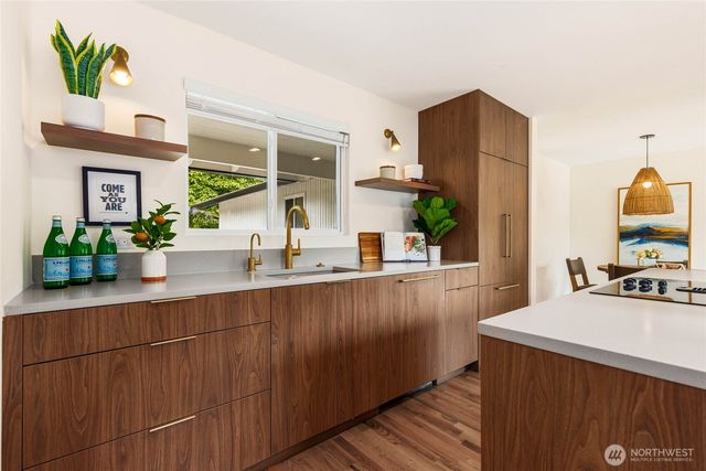 7047 NE 138th Street, Kirkland, WA 98034