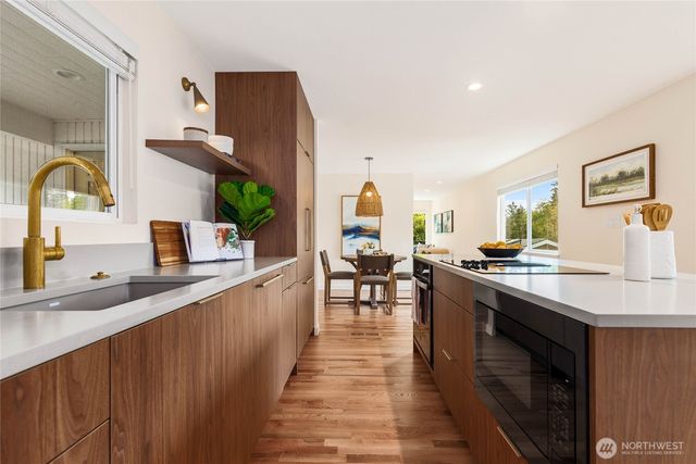 7047 NE 138th Street, Kirkland, WA 98034