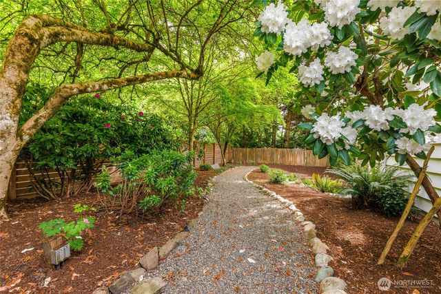 7047 NE 138th Street, Kirkland, WA 98034