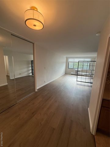 220-55 46th Avenue 8R, Bayside, NY 11361