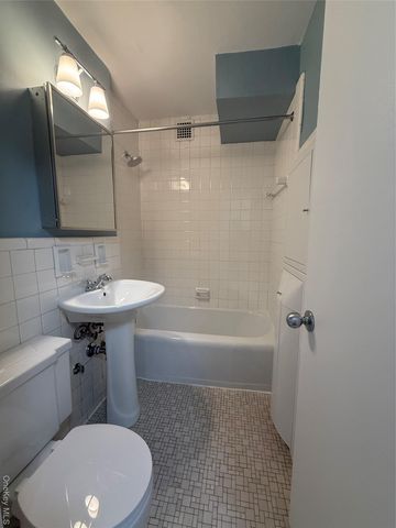 220-55 46th Avenue 8R, Bayside, NY 11361