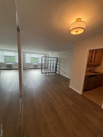 220-55 46th Avenue 8R, Bayside, NY 11361