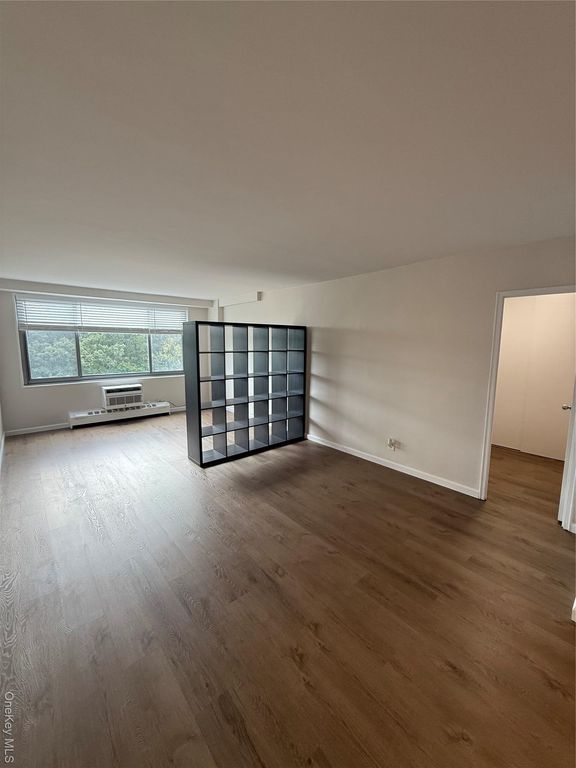 220-55 46th Avenue 8R, Bayside, NY 11361