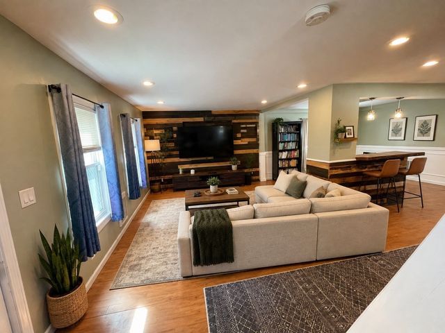 222 Parker St, Springfield, MA 01151