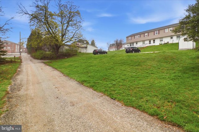 20 E GAY ST, Red Lion, PA 17356
