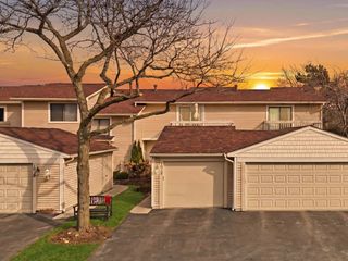 1013 Chatham Place, Vernon Hills, IL 60061