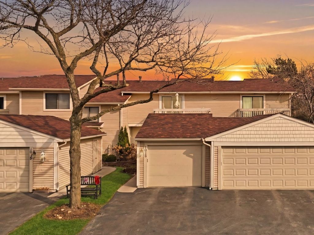 1013 Chatham Place, Vernon Hills, IL 60061