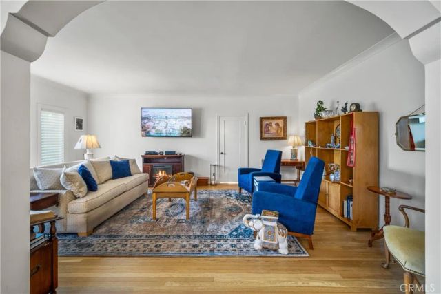 1245 S Hudson Avenue, Los Angeles, CA 90019