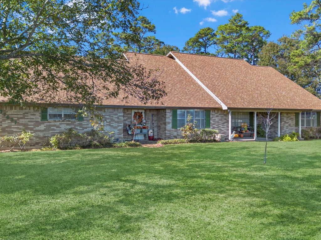 Image 10 of property listing at 17431 Fm 2100 Road, Crosby, TX 77532