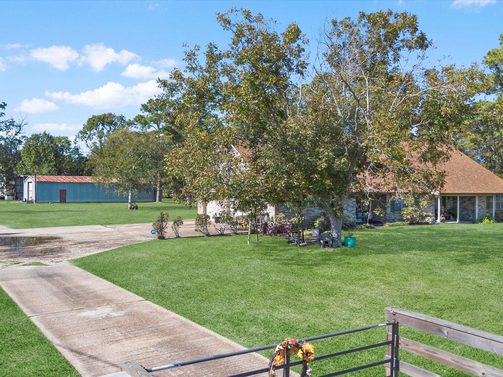 Image 11 of property listing at 17431 Fm 2100 Road, Crosby, TX 77532