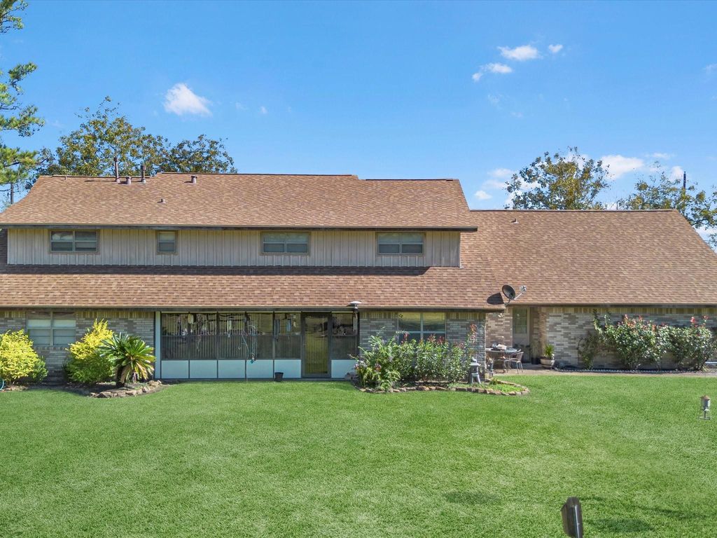 Image 12 of property listing at 17431 Fm 2100 Road, Crosby, TX 77532