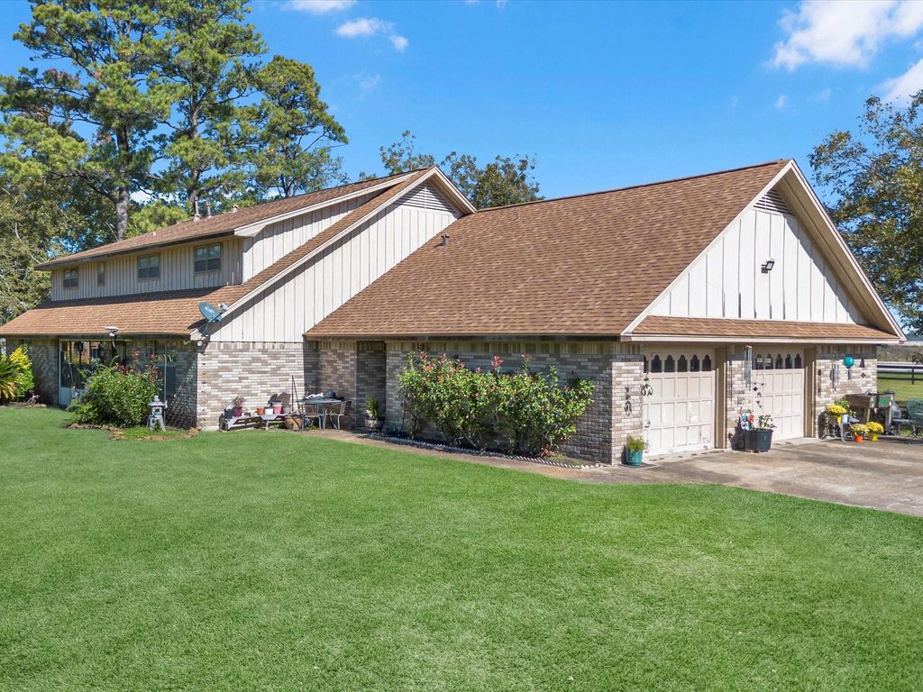 Image 13 of property listing at 17431 Fm 2100 Road, Crosby, TX 77532